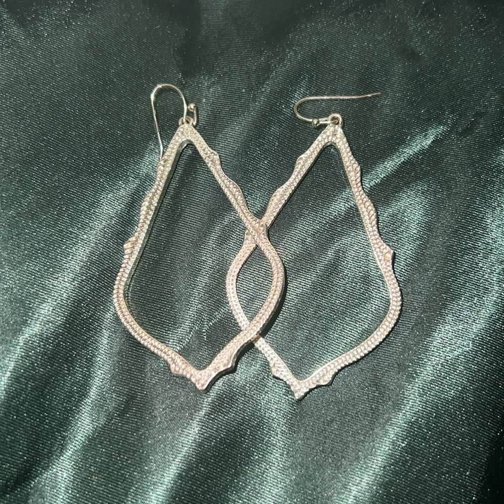 Kendra Scott Sophee Drop Earrings in Gold